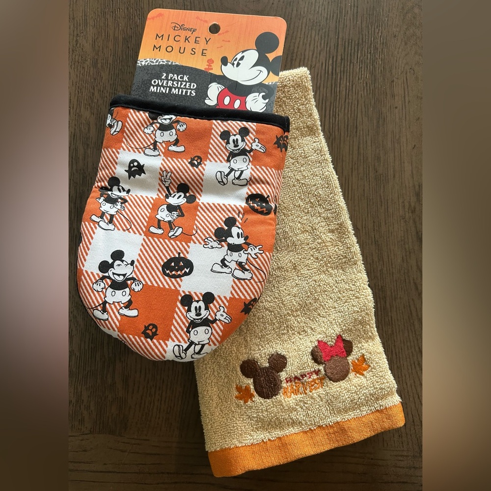 NEW Disney Mickey Mouse Orange and Black Fall Mini Oven Mitts & Dishtowel